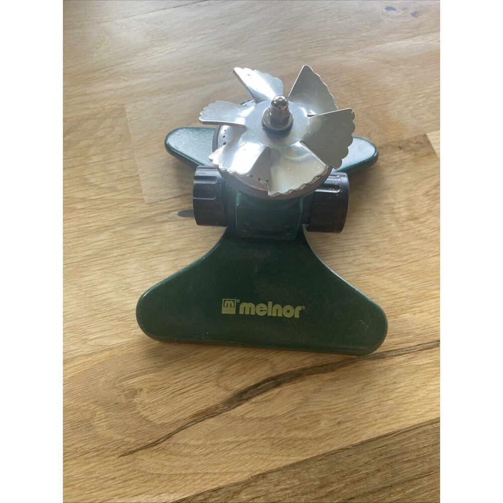 Melnor Green Metal Square Pattern Sprinkler Lawn Care-Pre-owned